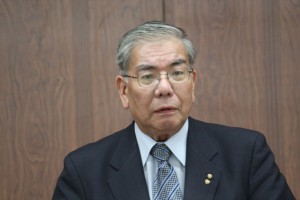 ３　事業計画を説明する石黒慶一形歯会長